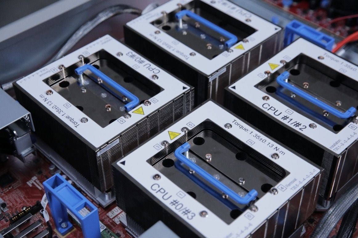 AMD створила процесор EPYC Zen 4 з пам'яттю HBM3 спеціально для Microsoft Azure