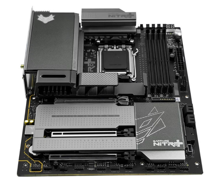 Sapphire выпускает платы Nitro+ X870EA PhantomLink с разъёмом питания для видеокарт ASUS GC-HPWR