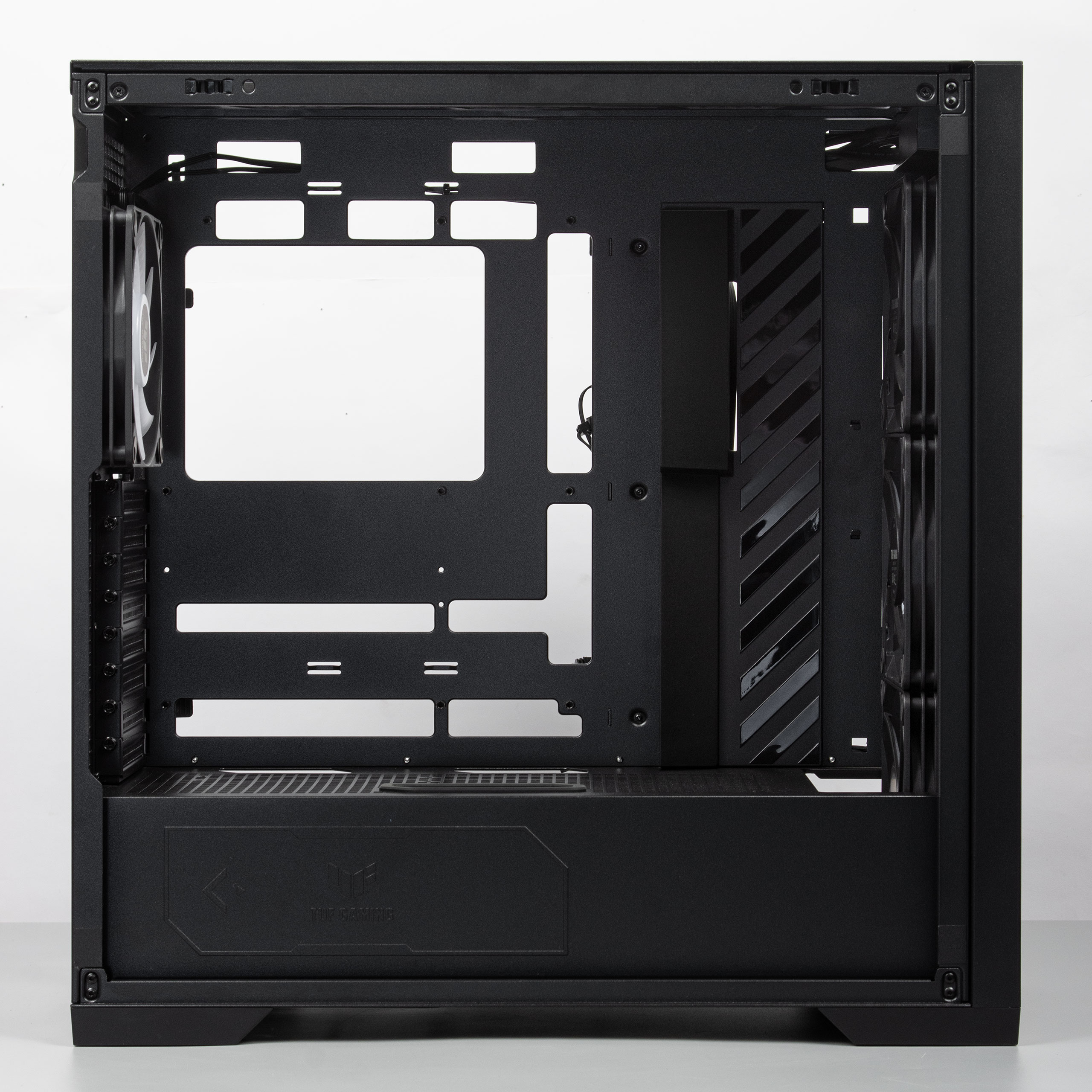 Обзор корпуса ASUS TUF Gaming GT302 ARGB формата BTF Edition