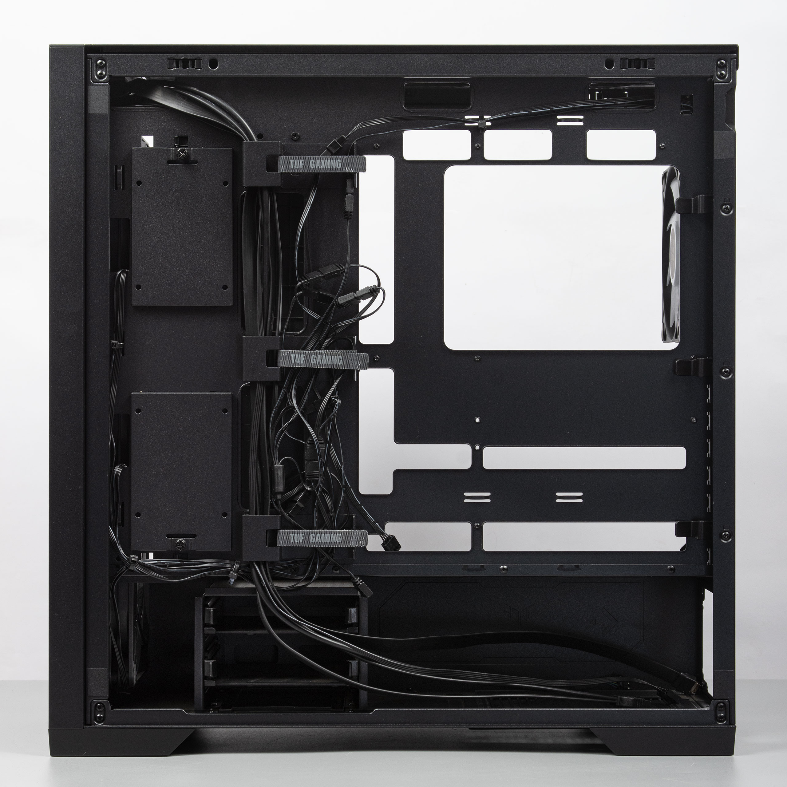 Обзор корпуса ASUS TUF Gaming GT302 ARGB формата BTF Edition