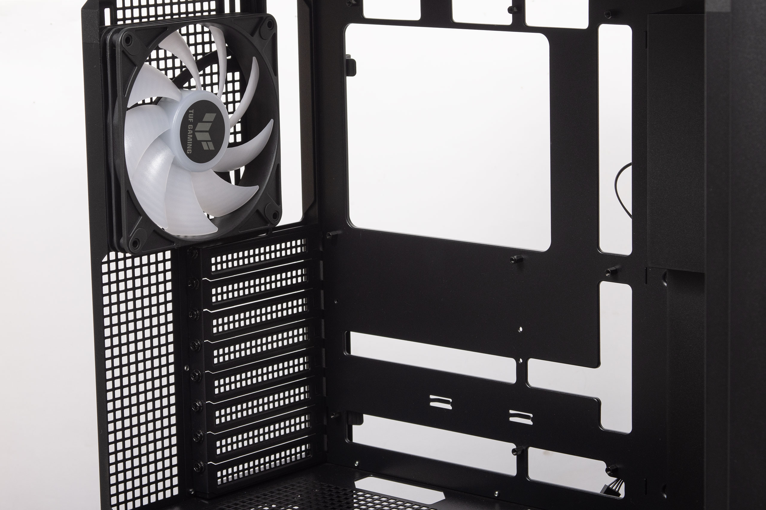 Обзор корпуса ASUS TUF Gaming GT302 ARGB формата BTF Edition