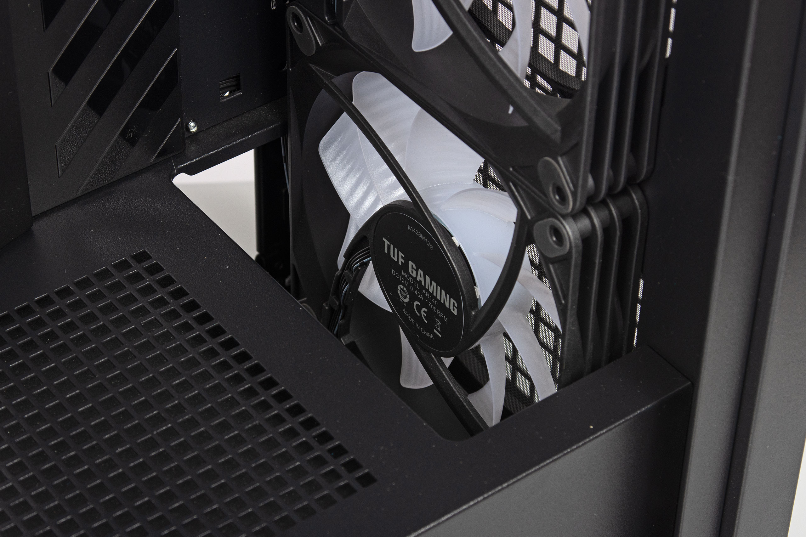 Обзор корпуса ASUS TUF Gaming GT302 ARGB формата BTF Edition