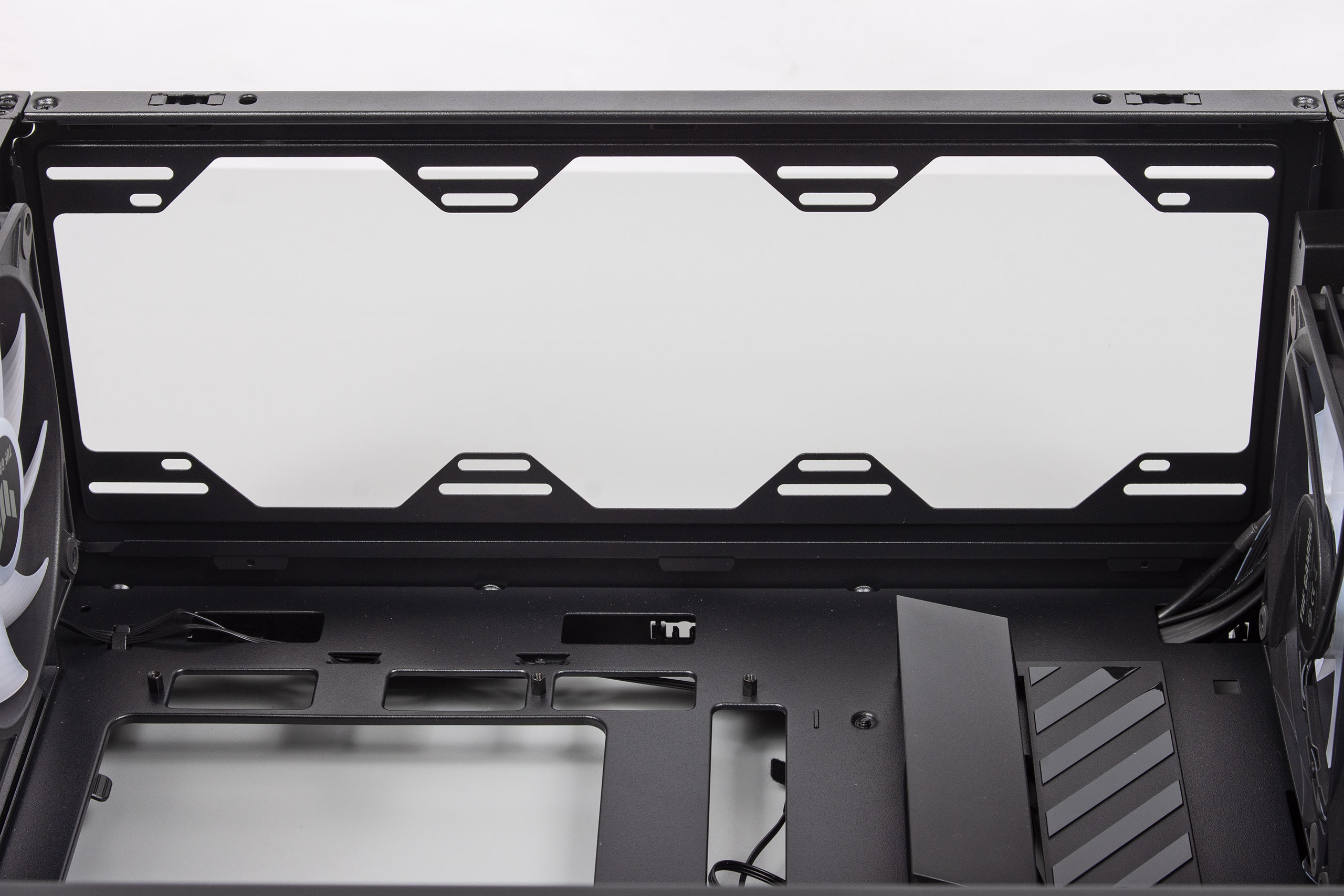 Обзор корпуса ASUS TUF Gaming GT302 ARGB формата BTF Edition