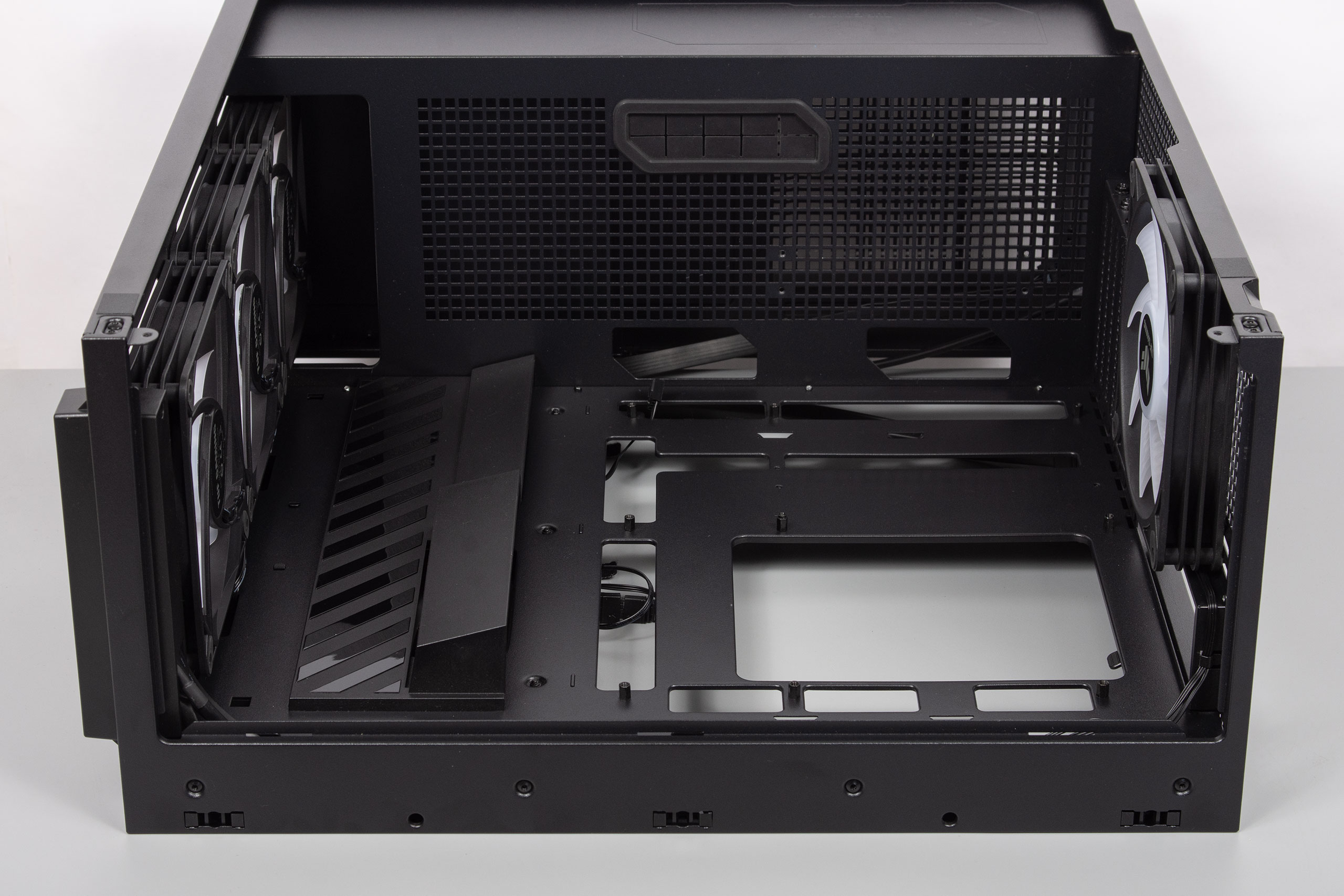 Обзор корпуса ASUS TUF Gaming GT302 ARGB формата BTF Edition