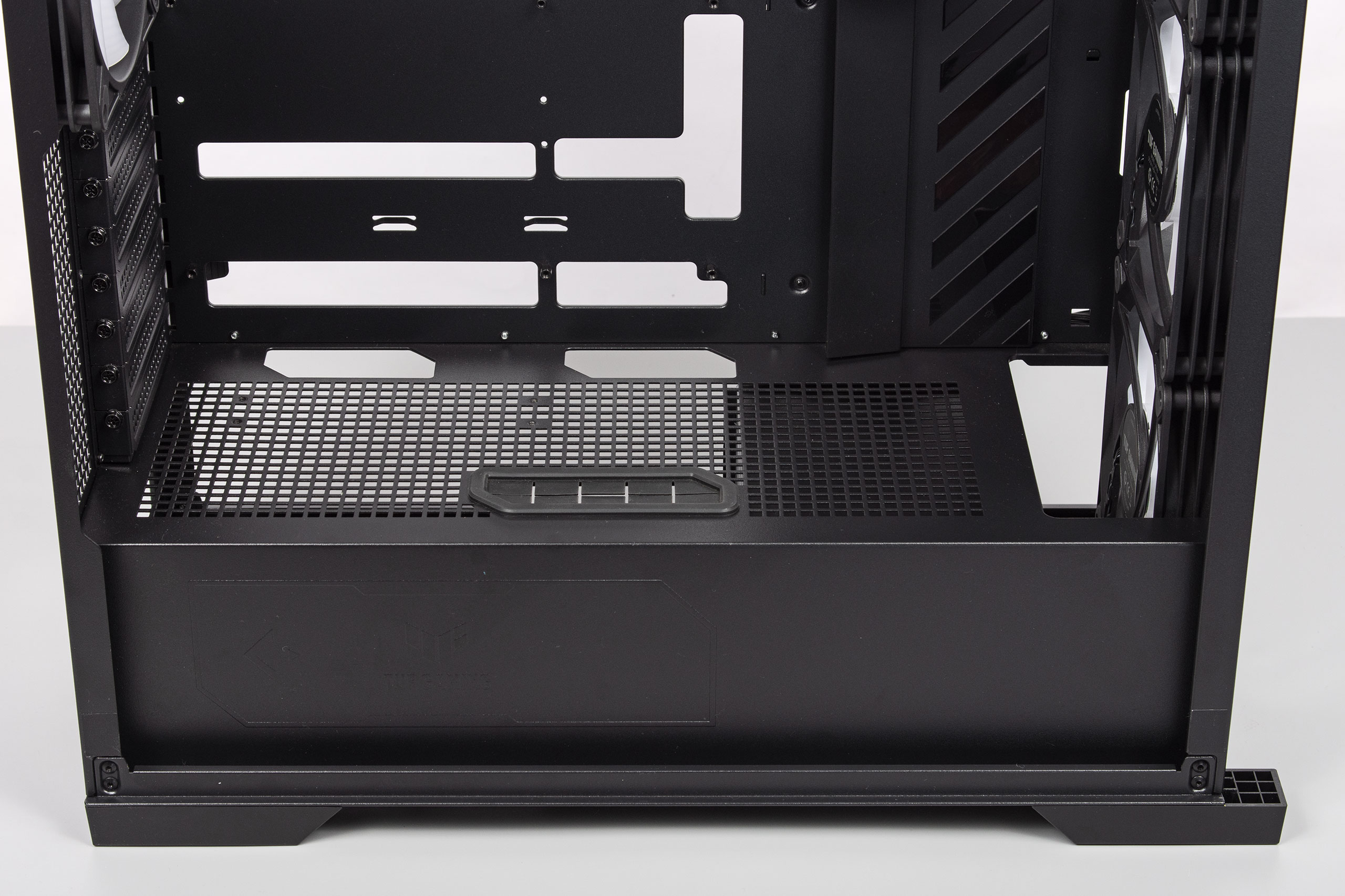 Обзор корпуса ASUS TUF Gaming GT302 ARGB формата BTF Edition