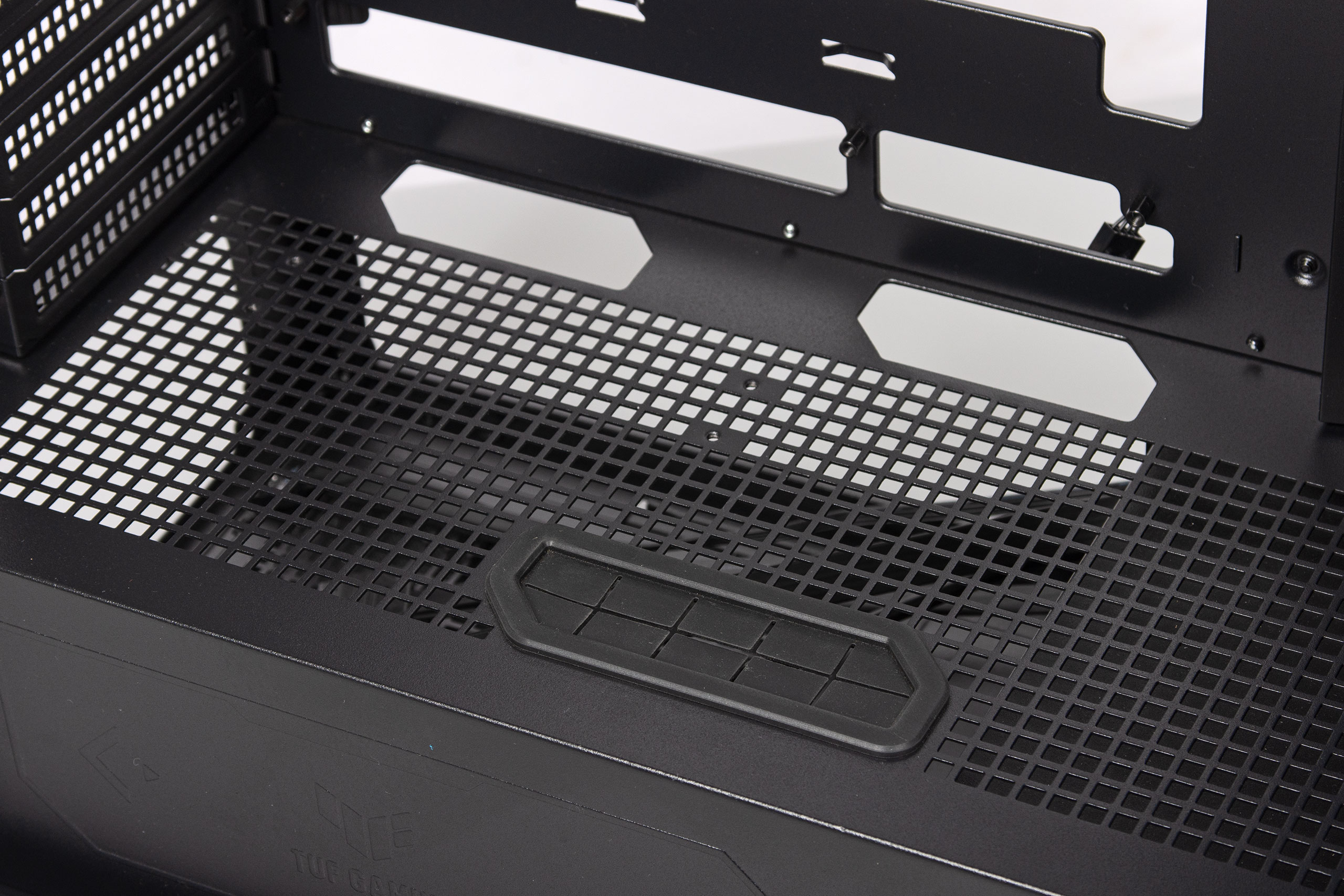 Обзор корпуса ASUS TUF Gaming GT302 ARGB формата BTF Edition