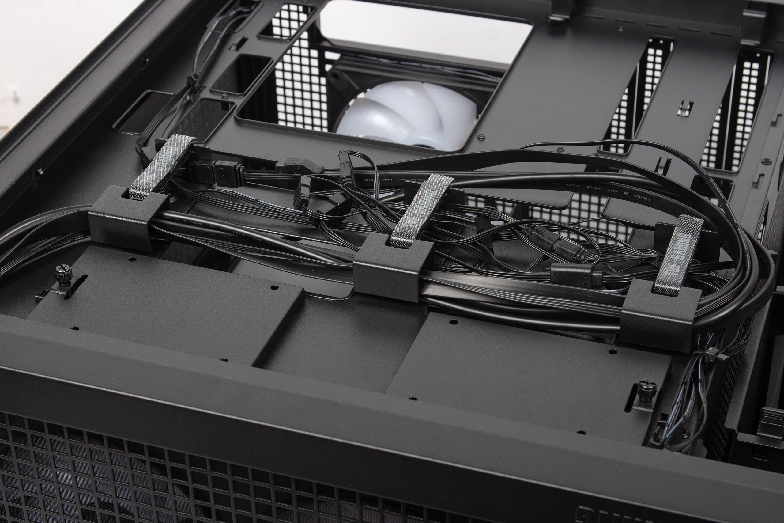 Обзор корпуса ASUS TUF Gaming GT302 ARGB формата BTF Edition