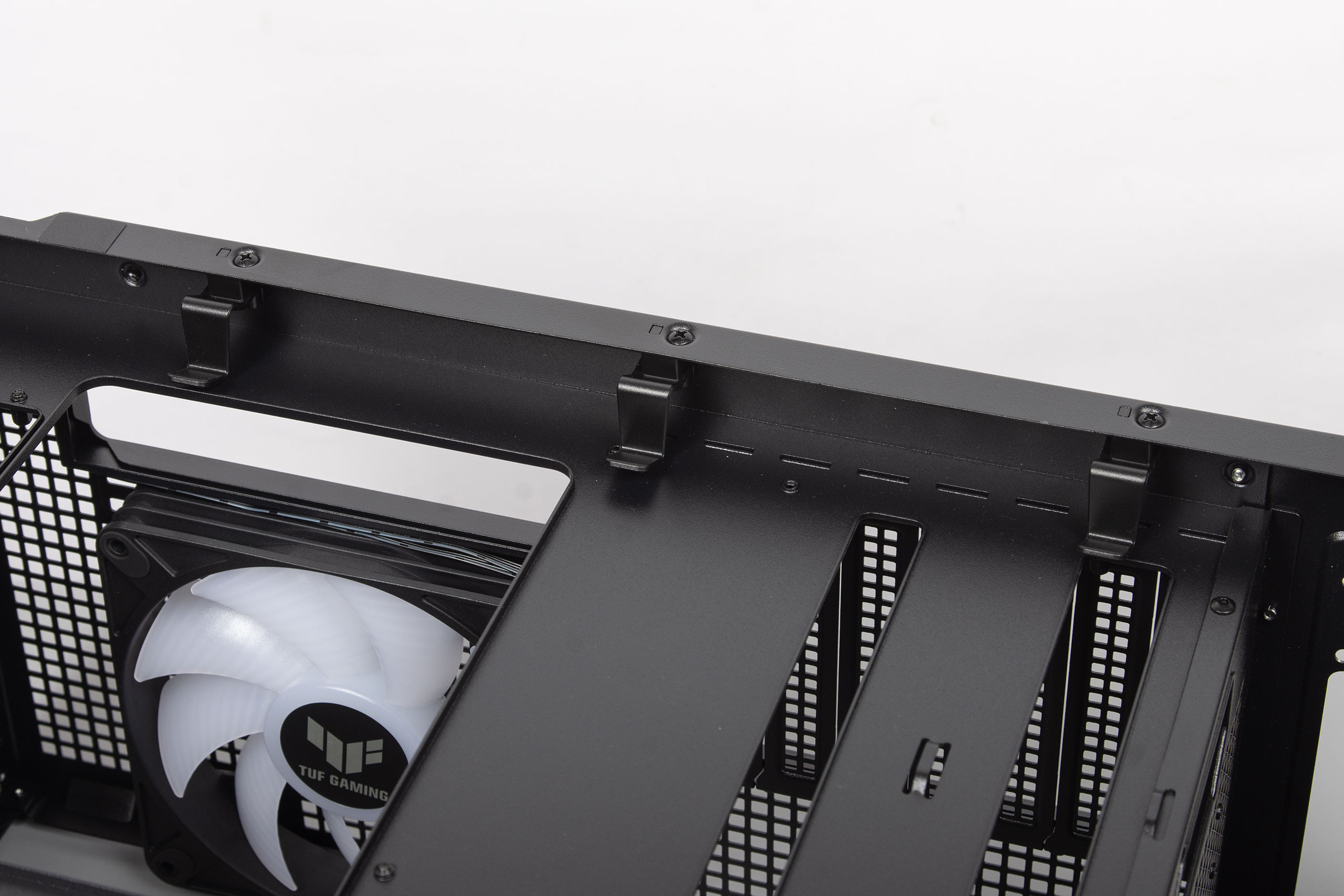 Обзор корпуса ASUS TUF Gaming GT302 ARGB формата BTF Edition