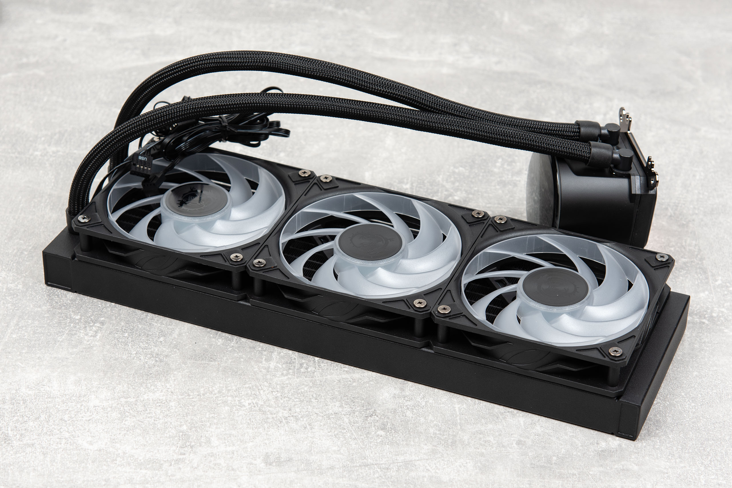 Огляд та тестування системи рідинного охолодження MSI MPG Coreliquid P13 360. Ігри та відео на екрані AiO?!