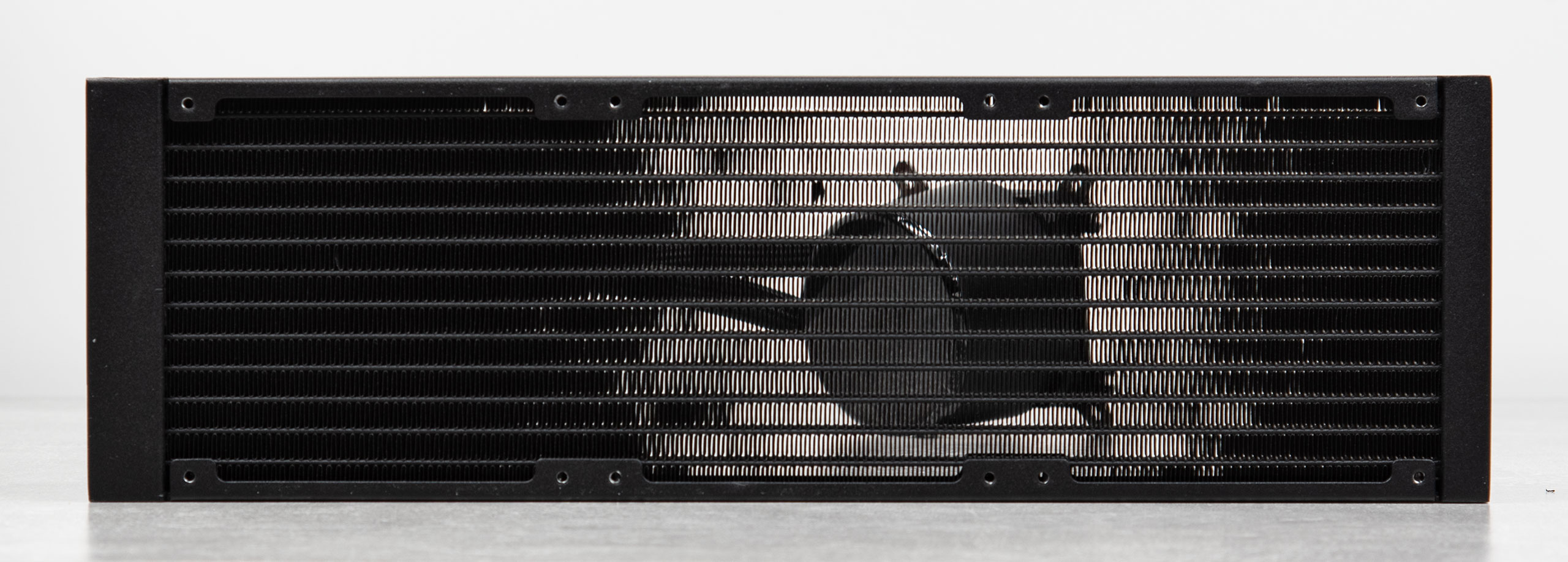 Огляд та тестування системи рідинного охолодження MSI MPG Coreliquid P13 360. Ігри та відео на екрані AiO?!