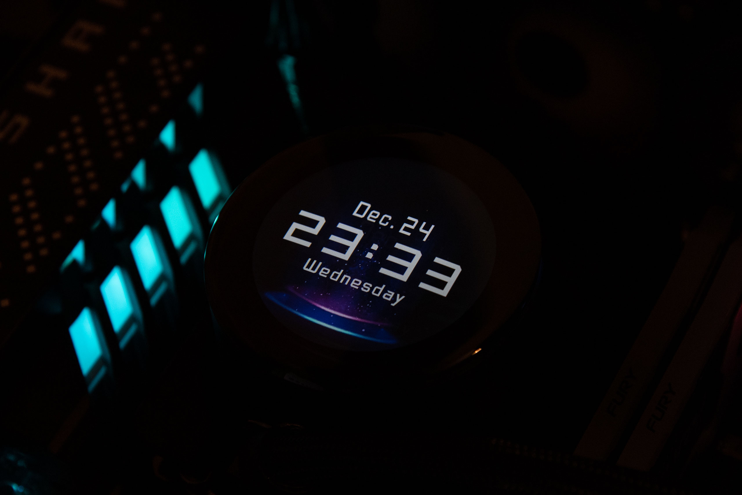 Огляд та тестування системи рідинного охолодження MSI MPG Coreliquid P13 360. Ігри та відео на екрані AiO?!
