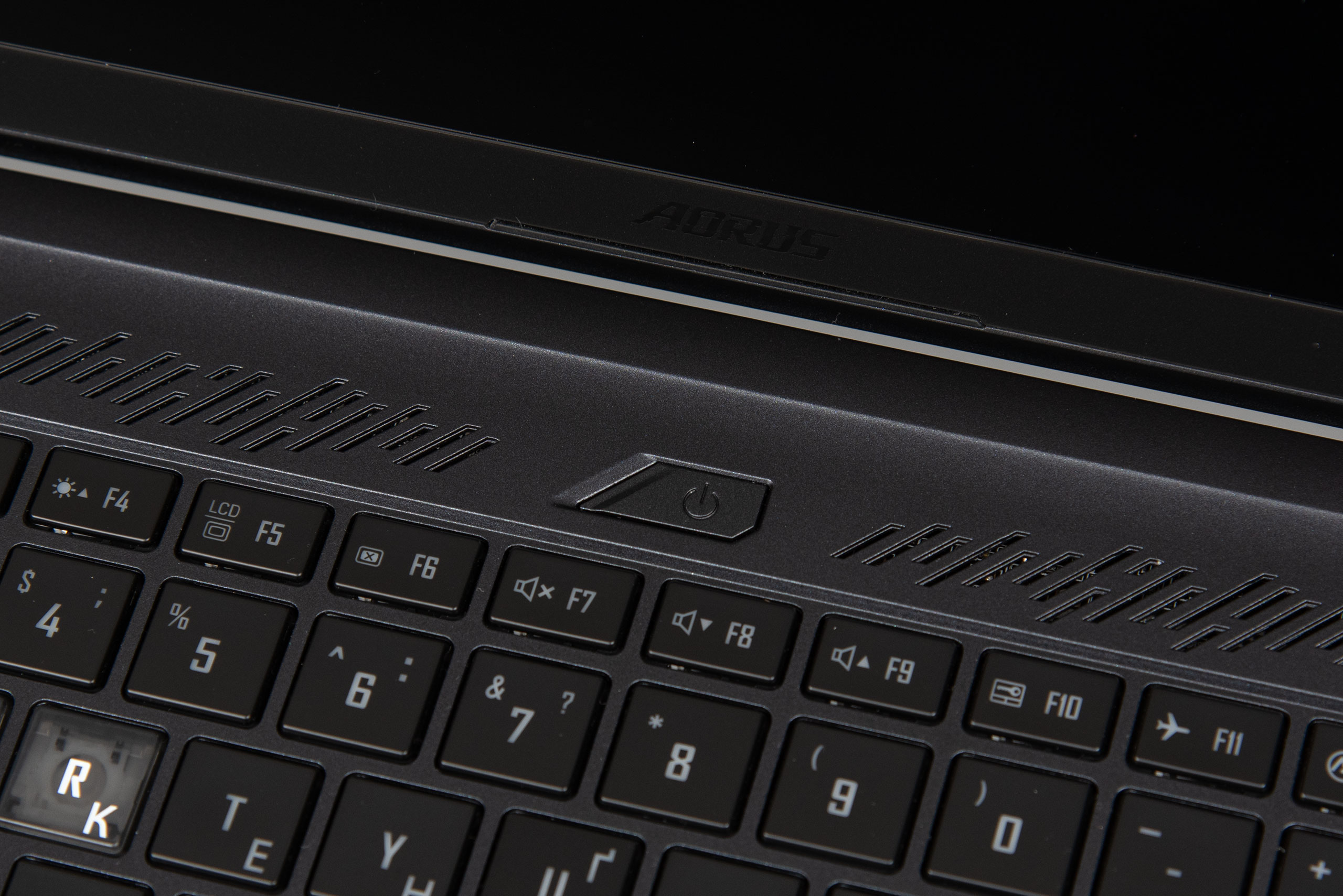 Обзор и тестирование игрового 16″ ноутбука Gigabyte Aorus 16X (2024) на базе процессора Intel Core i9-14900HX и видеокарты Nvidia GeForce RTX 4070