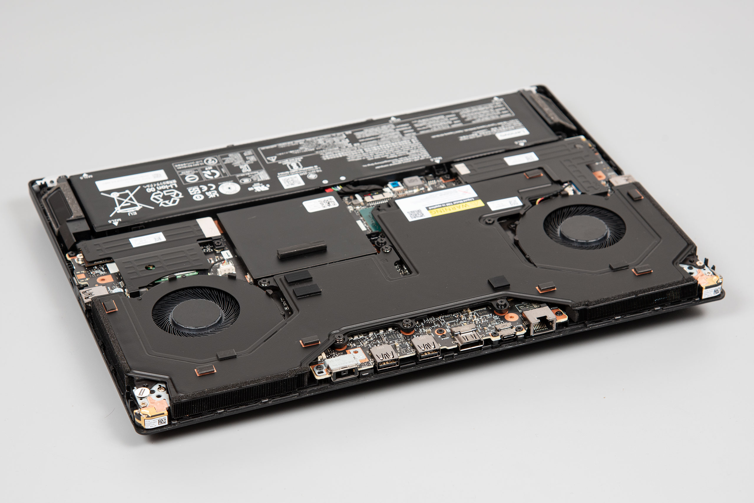 Огляд та тестування 16″ ноутбука Lenovo Legion Pro 7i 16IRX9H на базі процесора Intel Core i9-14900HX та відеокарти Nvidia GeForce RTX 4090