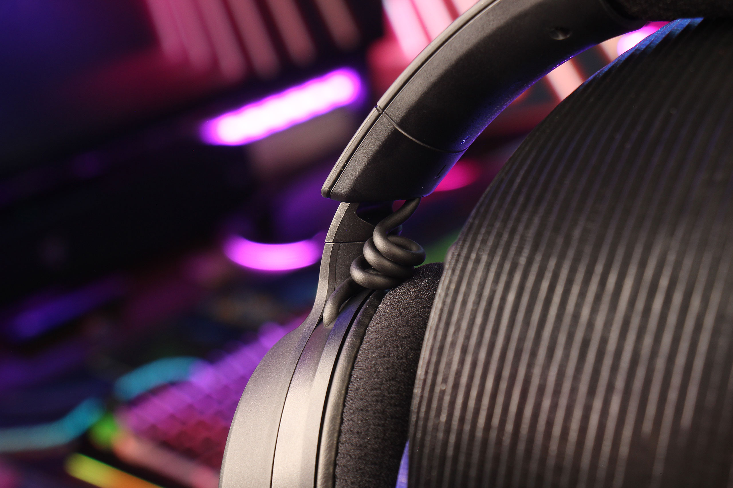 Обзор линейки игровых гарнитур Razer Kraken V4 X, V4 и V4 Pro