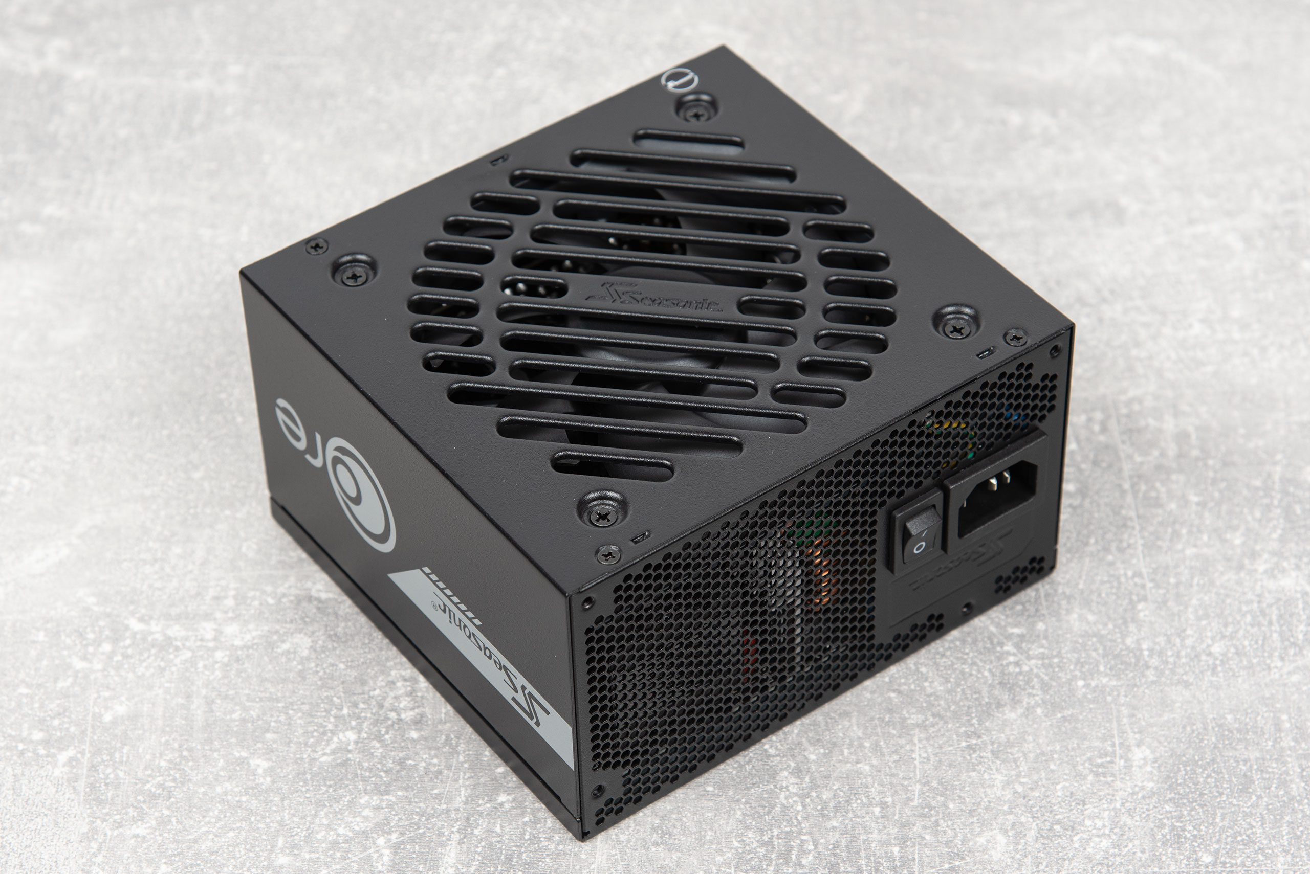 Огляд та тестування «золотого» блоку живлення Seasonic CORE GX-850