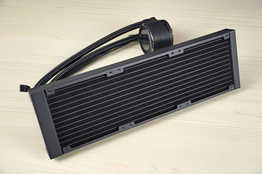 MSI MAG CoreLiquid E360 та MAG CoreLiquid E240