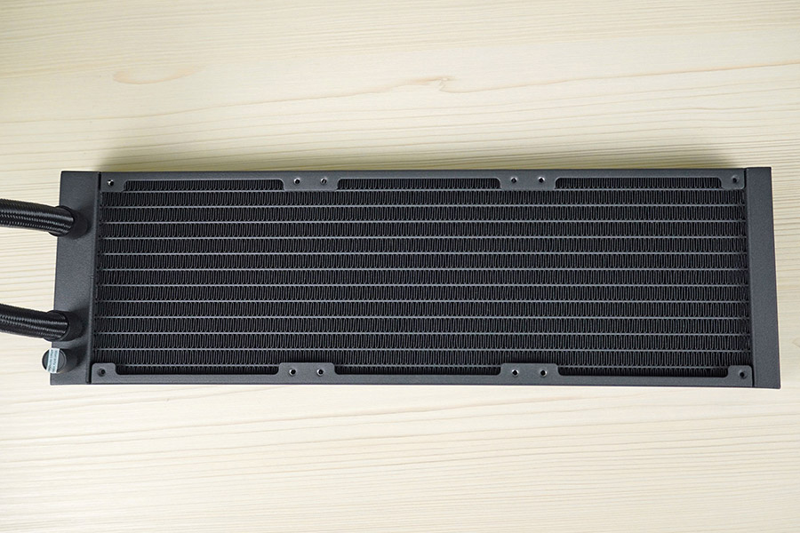 MSI MAG CoreLiquid E360 та MAG CoreLiquid E240