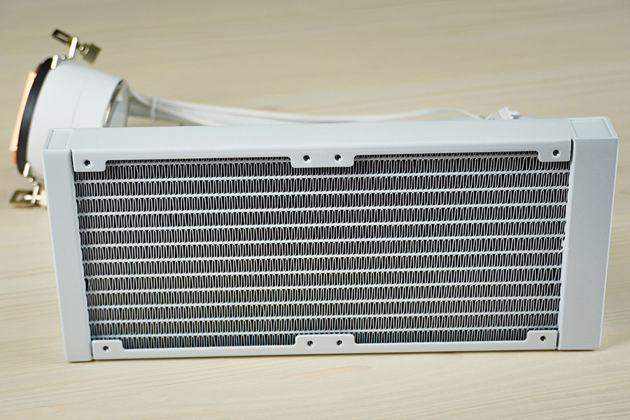 MSI MAG CoreLiquid E360 та MAG CoreLiquid E240