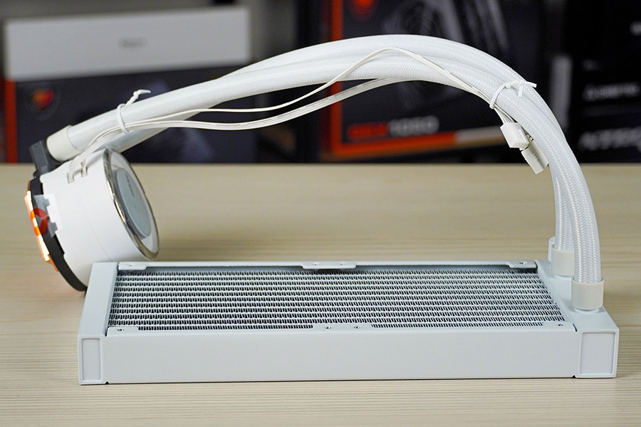 MSI MAG CoreLiquid E360 та MAG CoreLiquid E240
