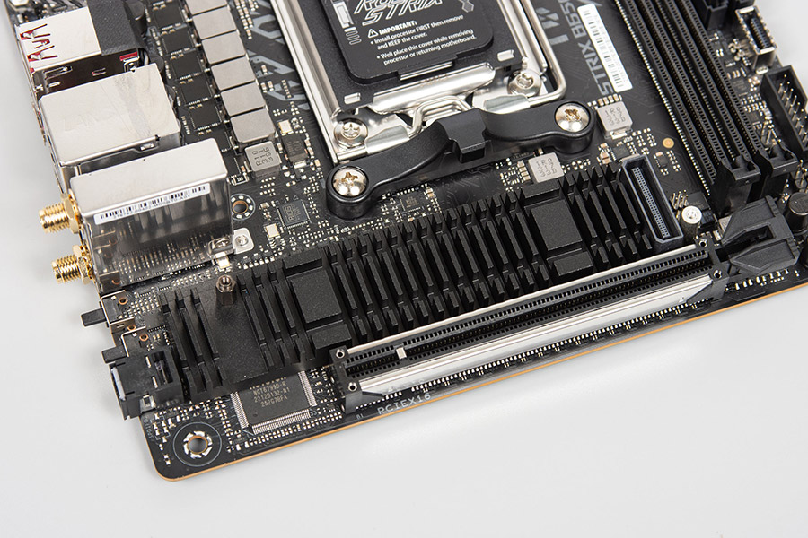 ASUS ROG Strix B650E-I Gaming WIFI