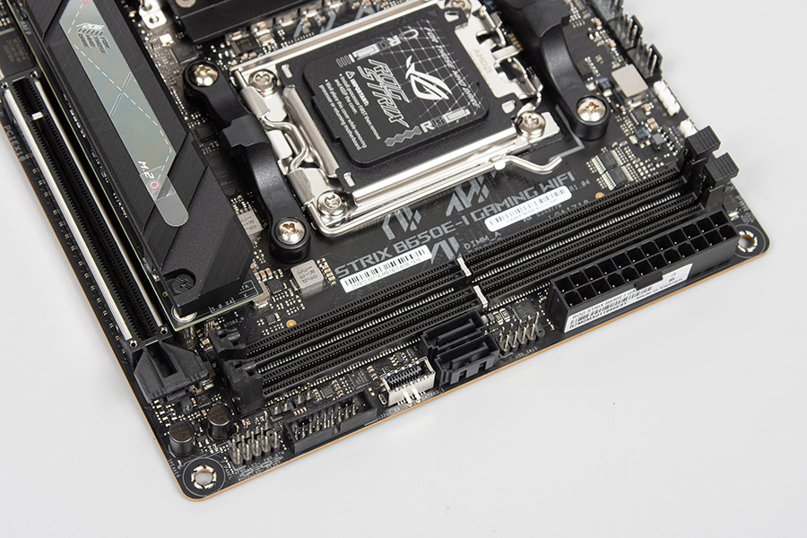 ASUS ROG Strix B650E-I Gaming WIFI