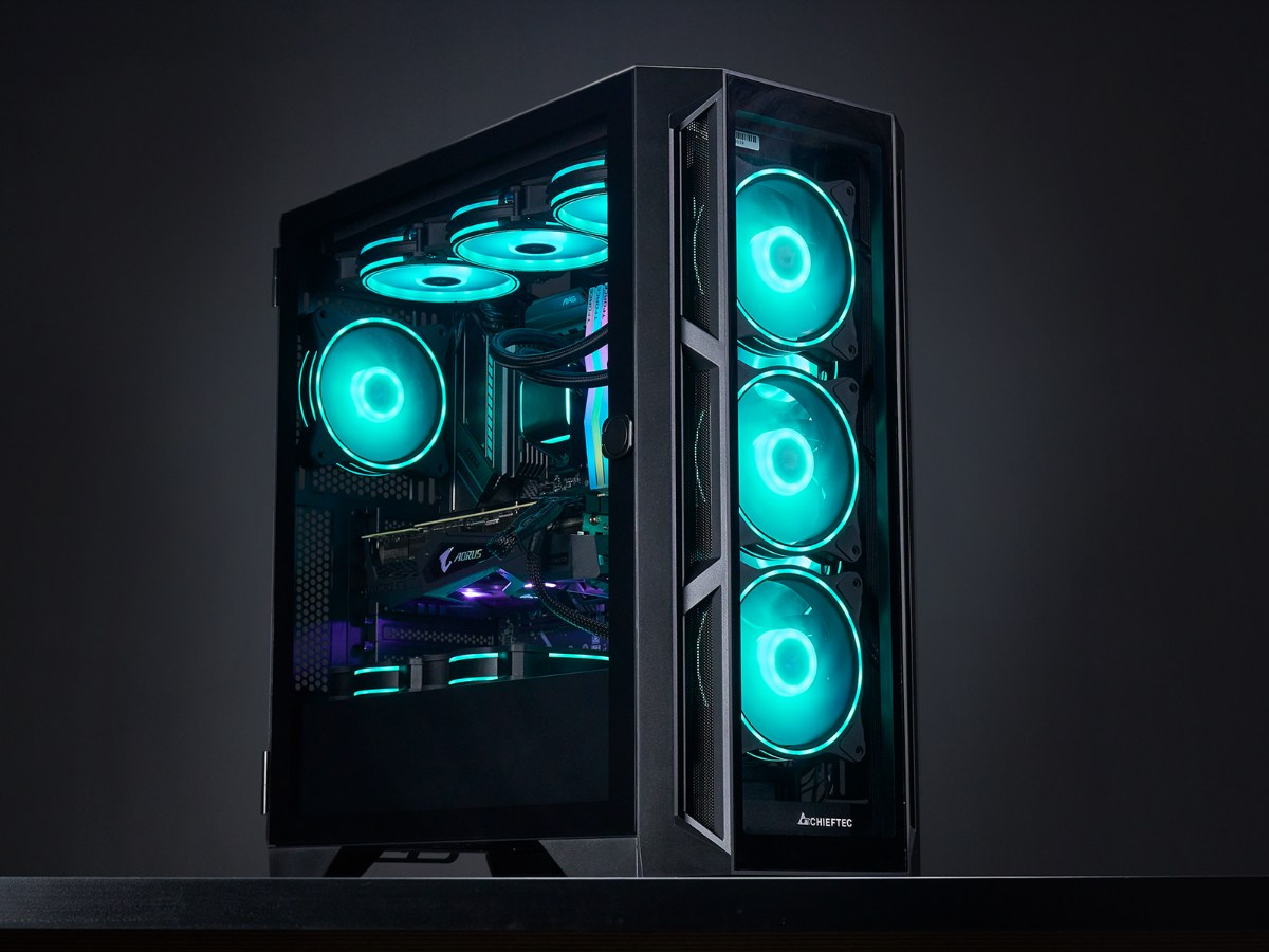 Chieftec представила корпуса Apex для плат E-ATX