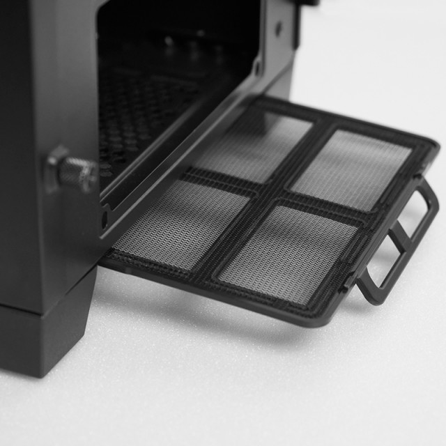 Chieftec представила корпуса Apex для плат E-ATX