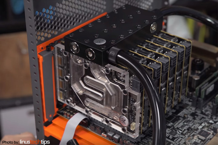 СВО EK-XLC Predator — AMD