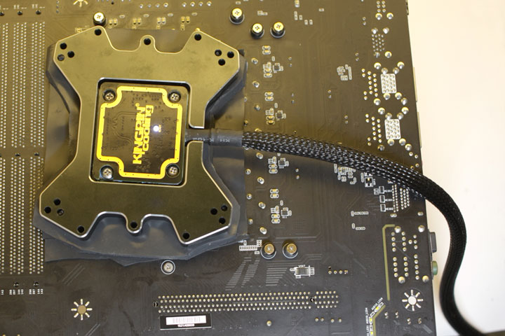 Устройство подогрева материнской платы при экстримальном охлаждении