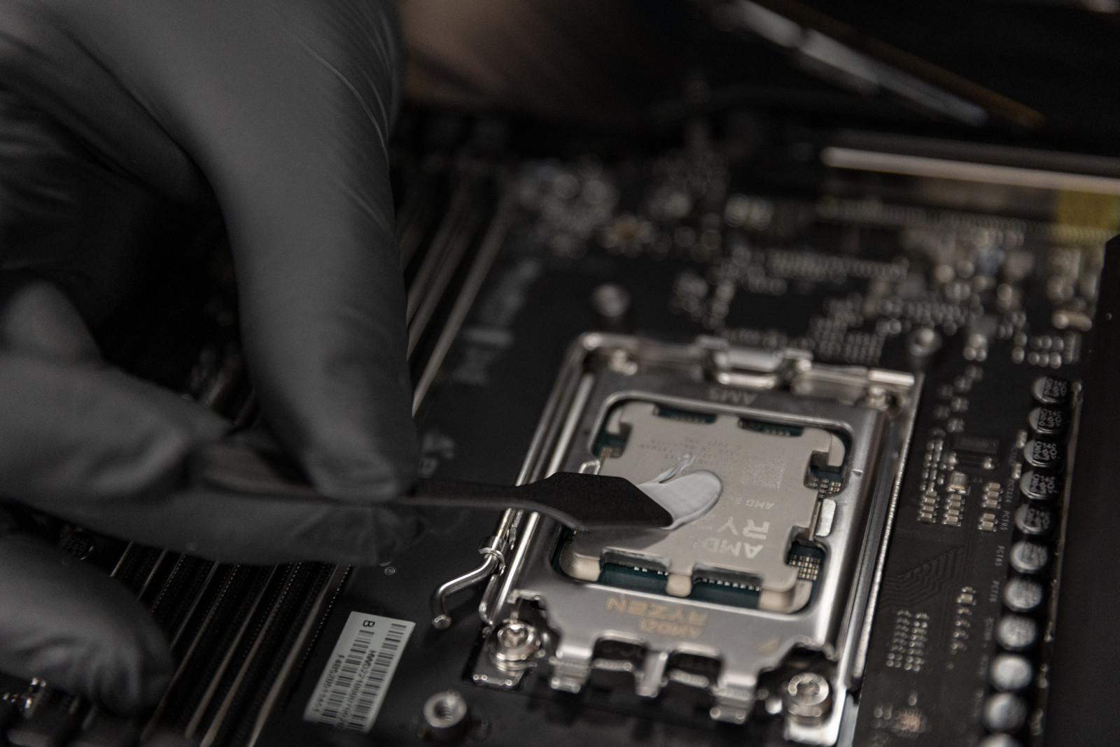 Представлена термопаста для энтузиастов EK-Loop NGP