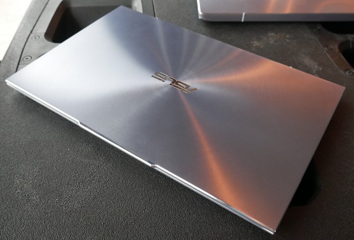 ASUS ZenBook S13