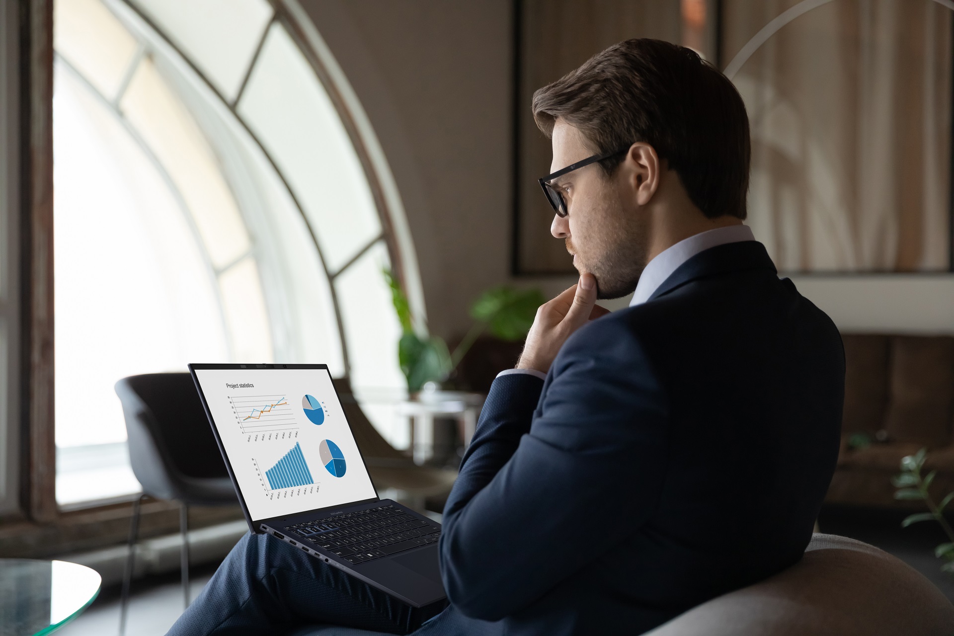 ASUS ExpertBook B9 OLED