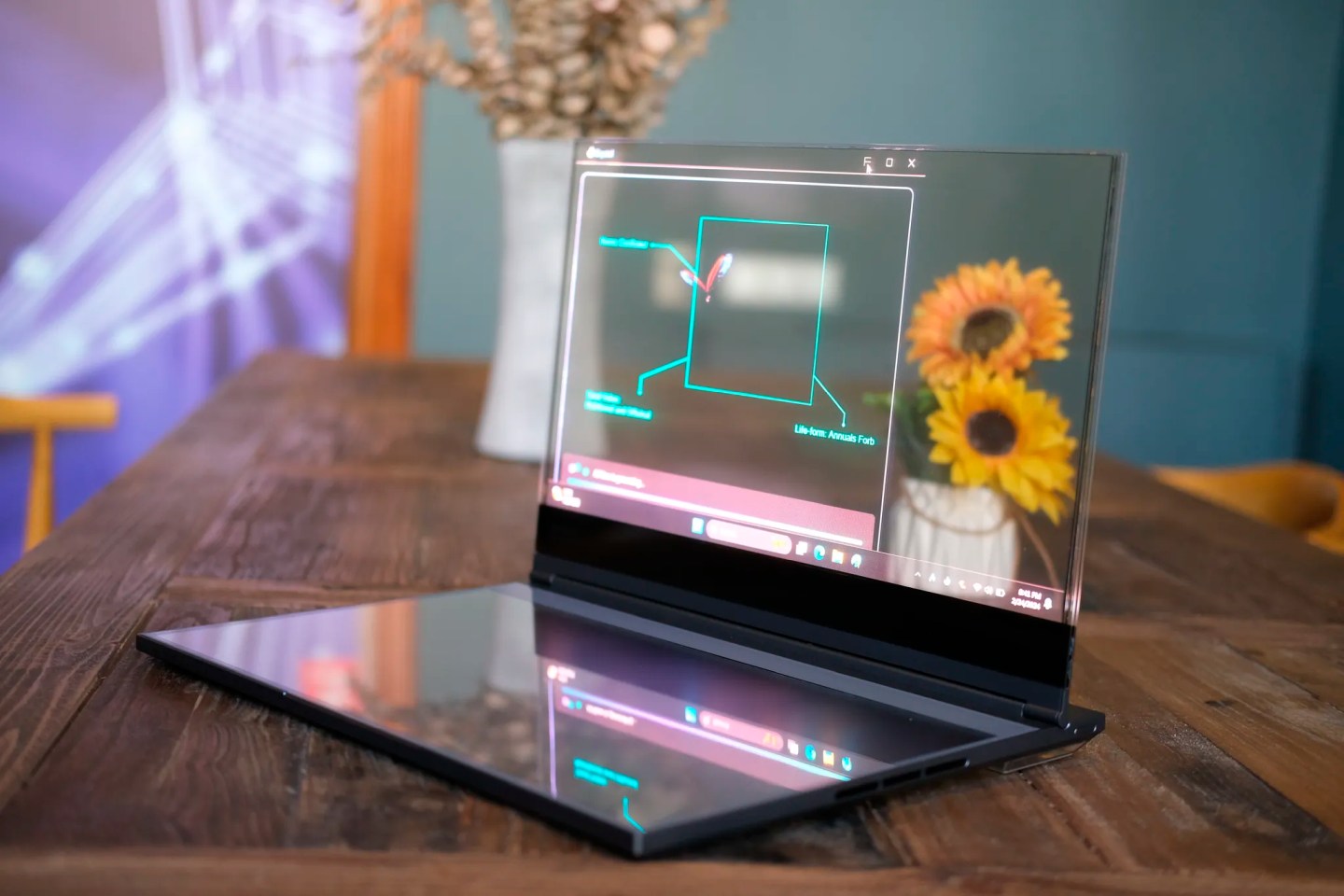 Lenovo продемонстрировала ноутбук с прозрачным экраном