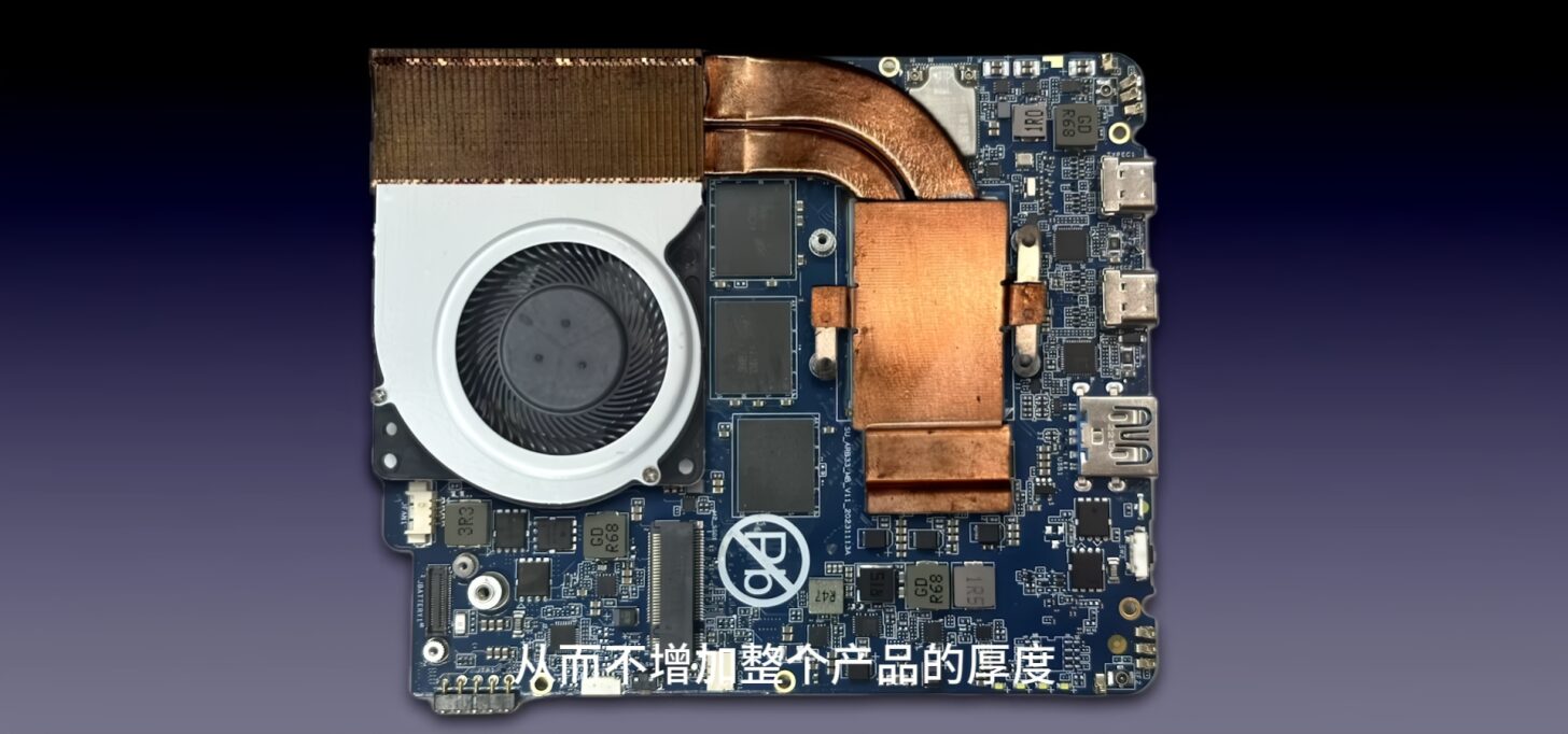 Представлен мини-компьютер в форме складной клавиатуры на базе AMD Ryzen 7 8840U