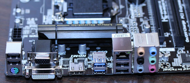 Материнская плата Gigabyte GA-B85M-D3H Материнская плата Gigabyte GA-B85M-D3H