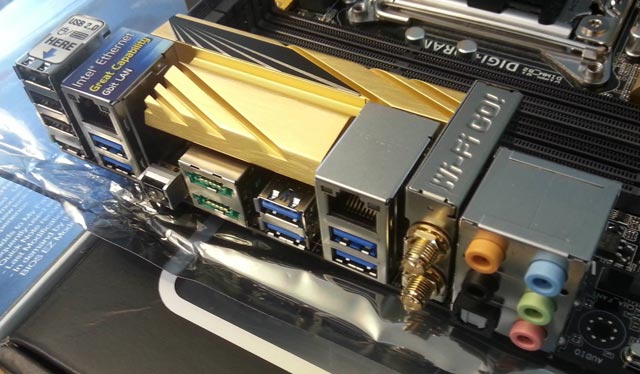 Материнская плата Asus X79-Deluxe Материнская плата Asus X79-Deluxe