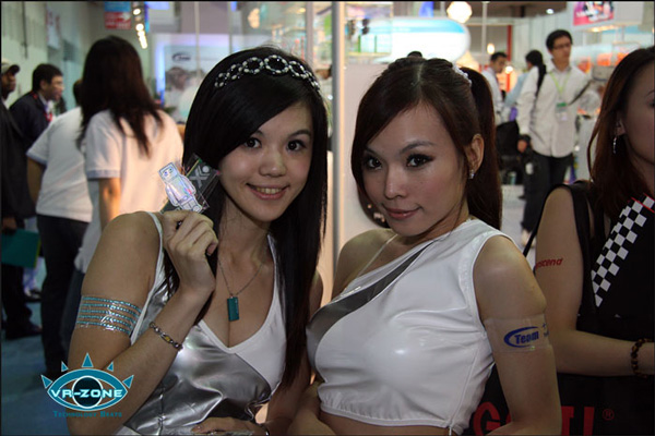 Девушки на Computex 2008