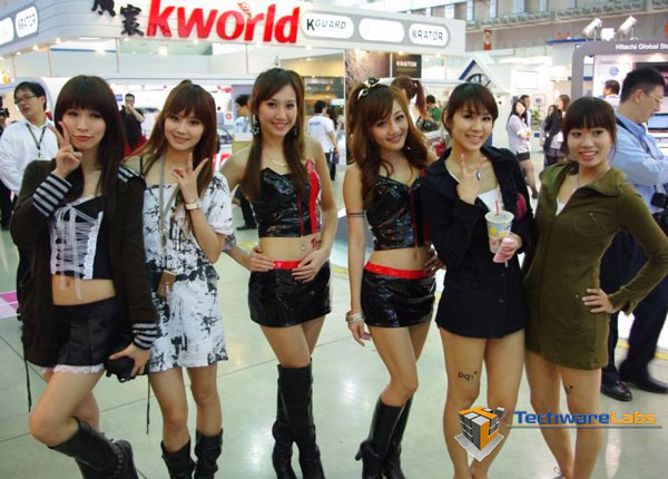 Девушки на Computex 2010 (booth babes)