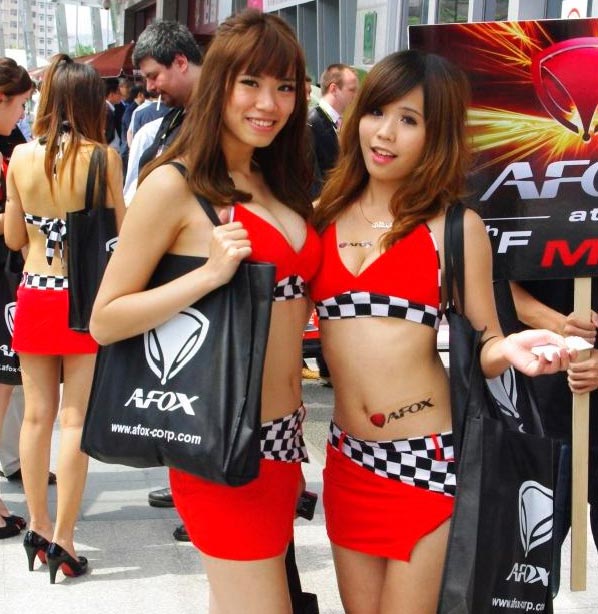 Девушки на Computex 2010 (booth babes)