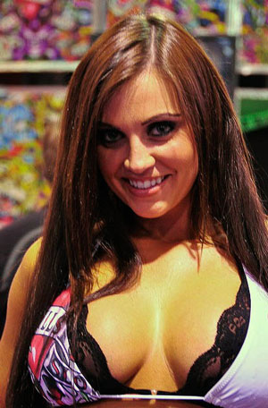 booth babes на выставке CES 2011