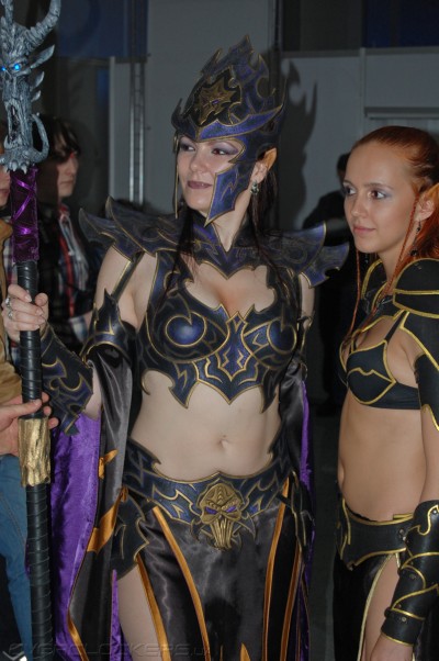 Девушки на ИгроМире 2013