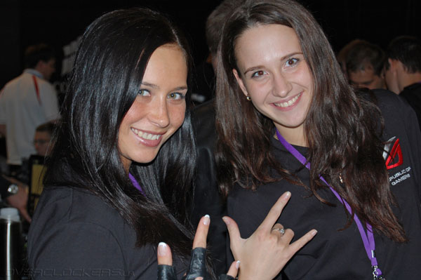 Девушки на ИгроМире 2013