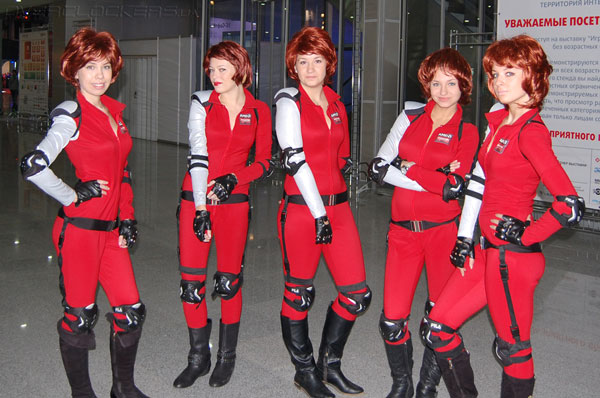 Девушки на ИгроМире 2013