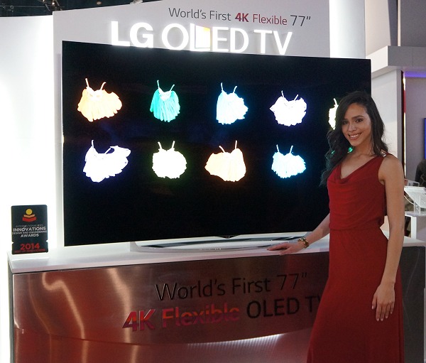 Девушки на выставке CES 2014