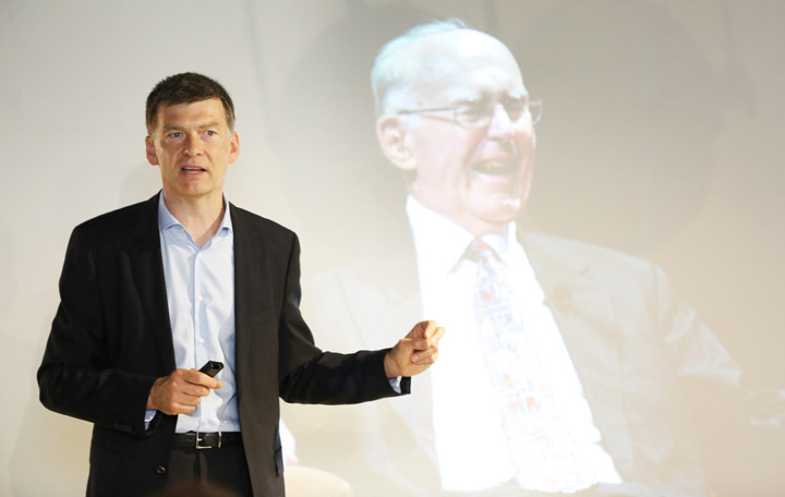 Intel, Киев, закон Мура