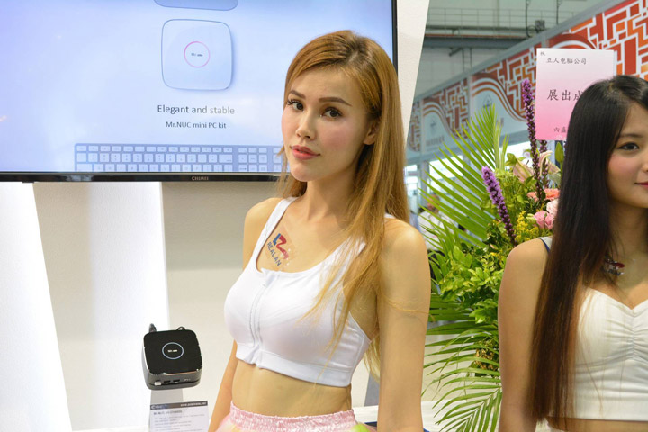 Девушки Computex 2016