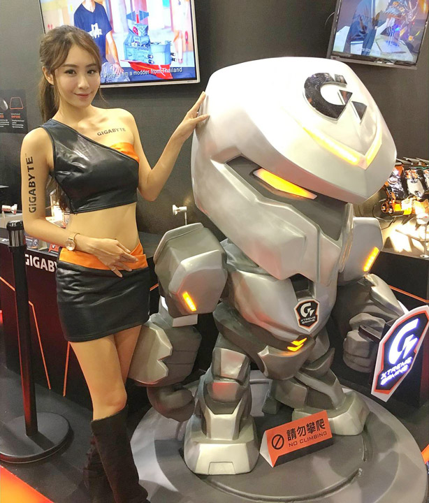 Девушки Computex 2016