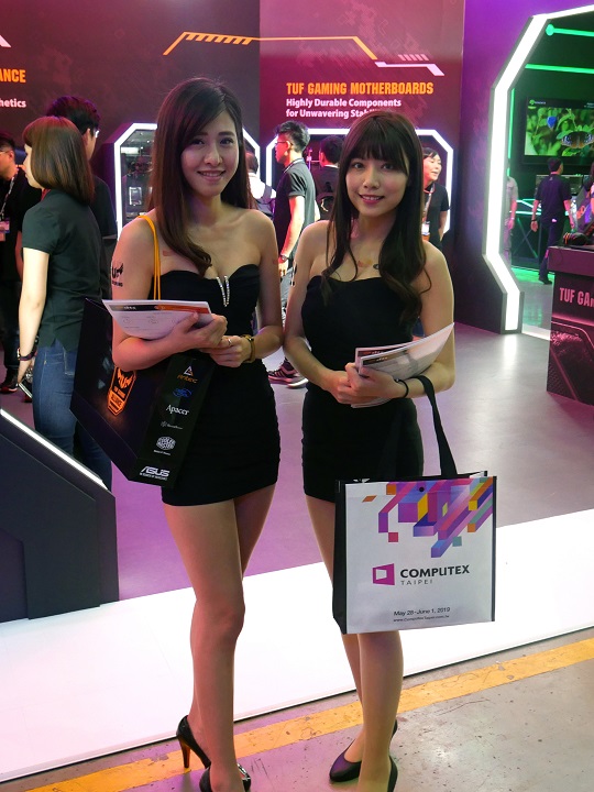 Красивые девушки Computex 2018