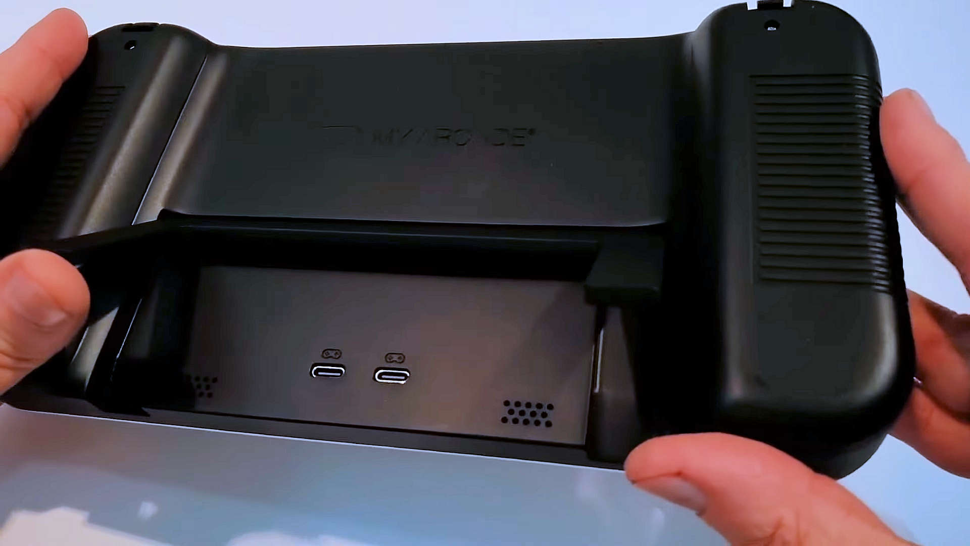 Atari готовит портативную консоль для ретро-игр с 7-дюймовым экраном