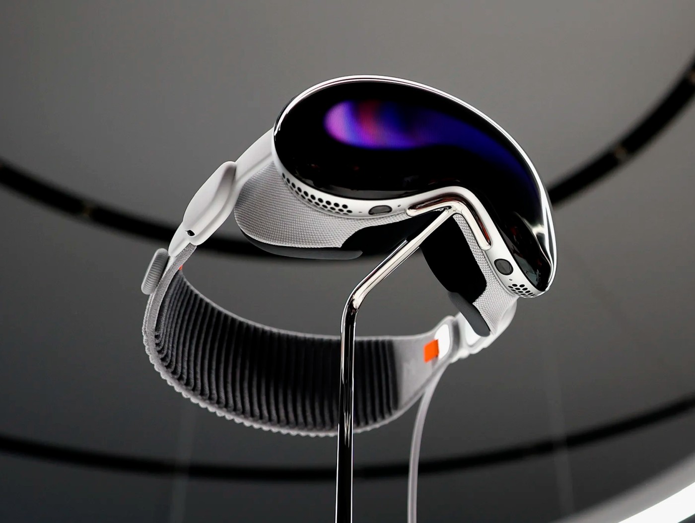 Слух: в разработке более дешевая версия Apple Vision Pro